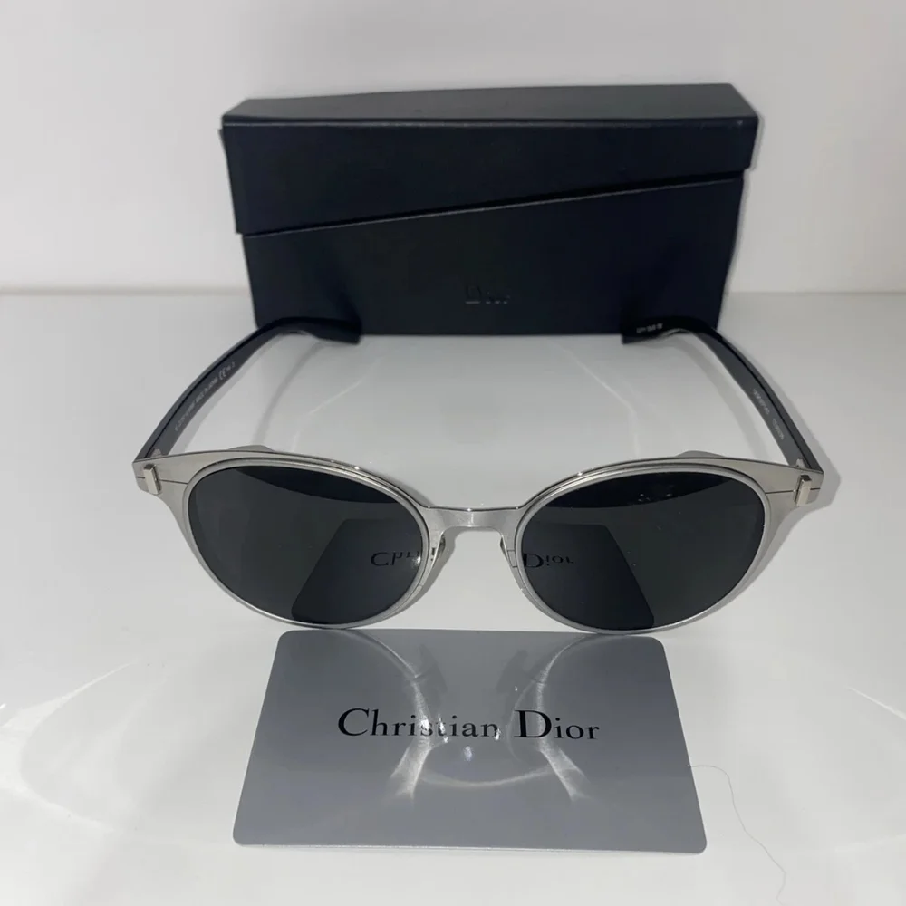 Stylish Black and Silver/metallic Sunglasses Unisex - Picture 1 of 5